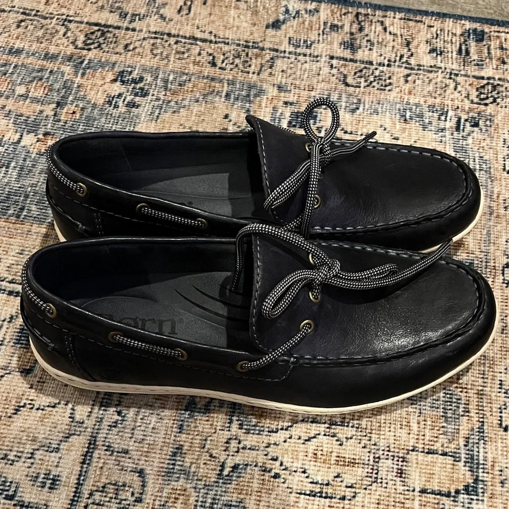 Born Navy Leather Men's Boat Shoes size 8 - 8 1/2